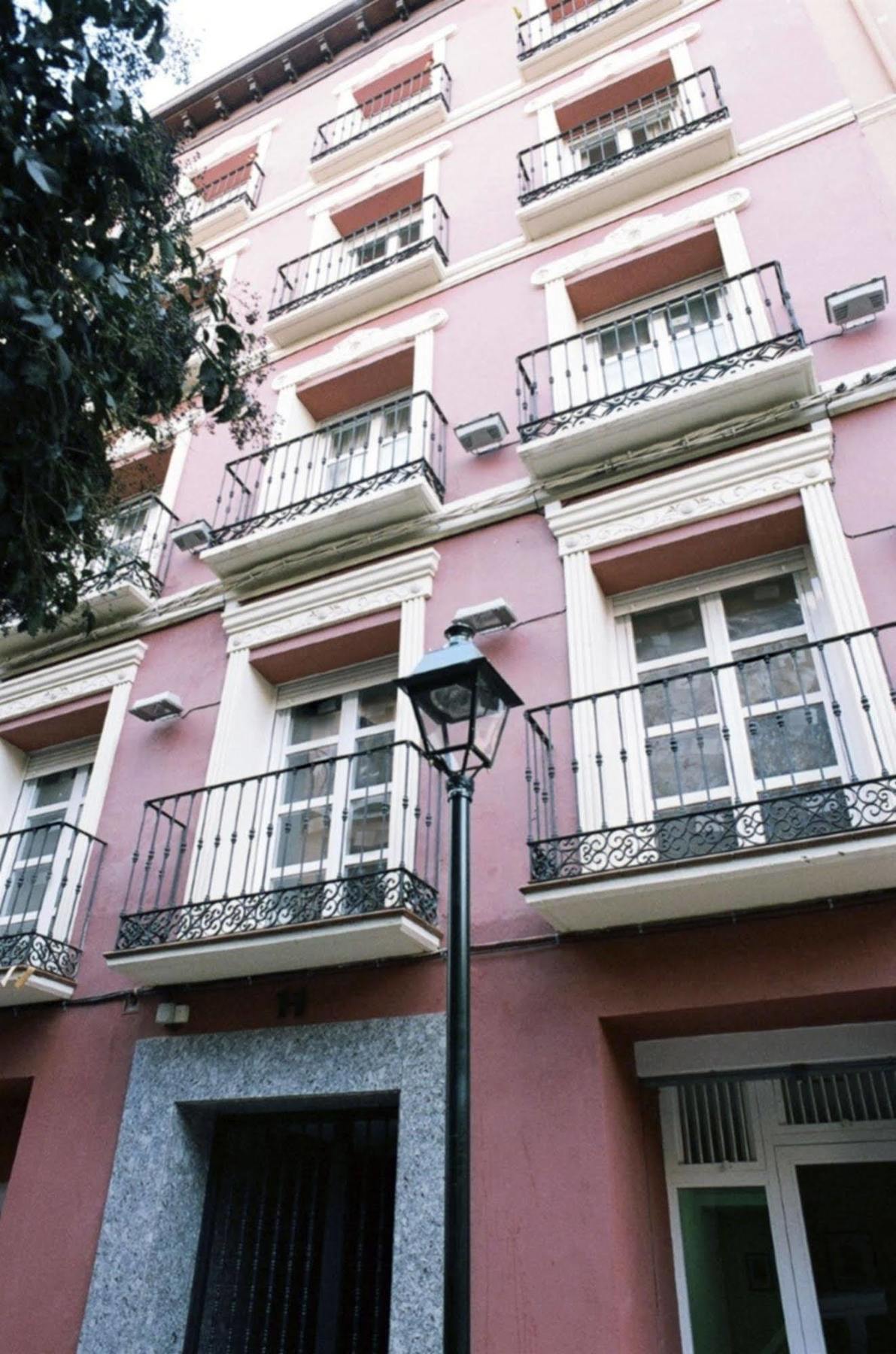 Apartamentos Auhabitat Zaragoza, edificio de apartamentos turísticos con facilidad de parking Saragoça Exterior foto