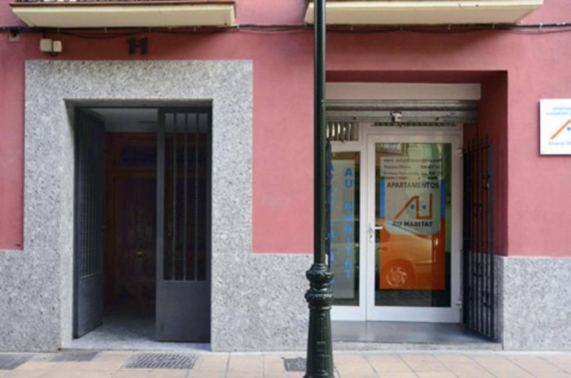 Apartamentos Auhabitat Zaragoza, edificio de apartamentos turísticos con facilidad de parking Saragoça Exterior foto