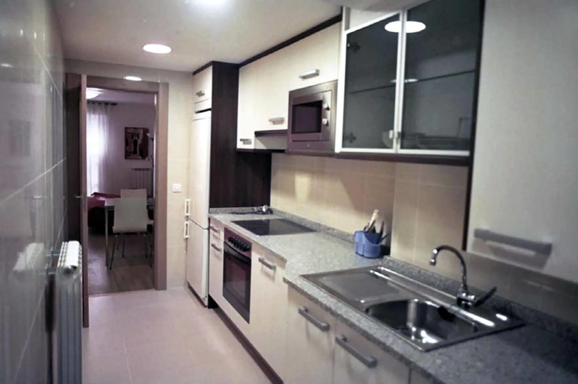 Apartamentos Auhabitat Zaragoza, edificio de apartamentos turísticos con facilidad de parking Saragoça Exterior foto