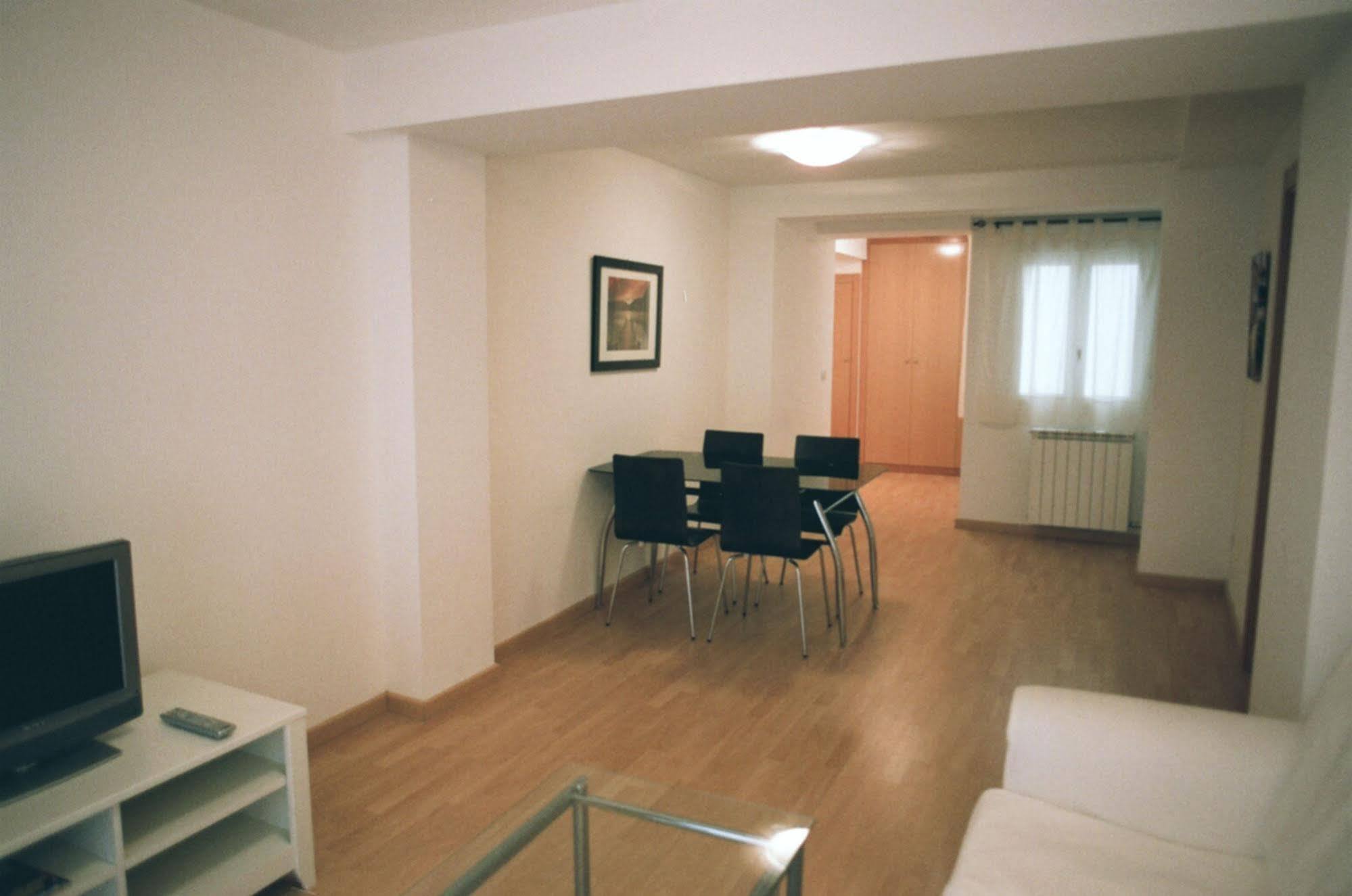Apartamentos Auhabitat Zaragoza, edificio de apartamentos turísticos con facilidad de parking Saragoça Exterior foto