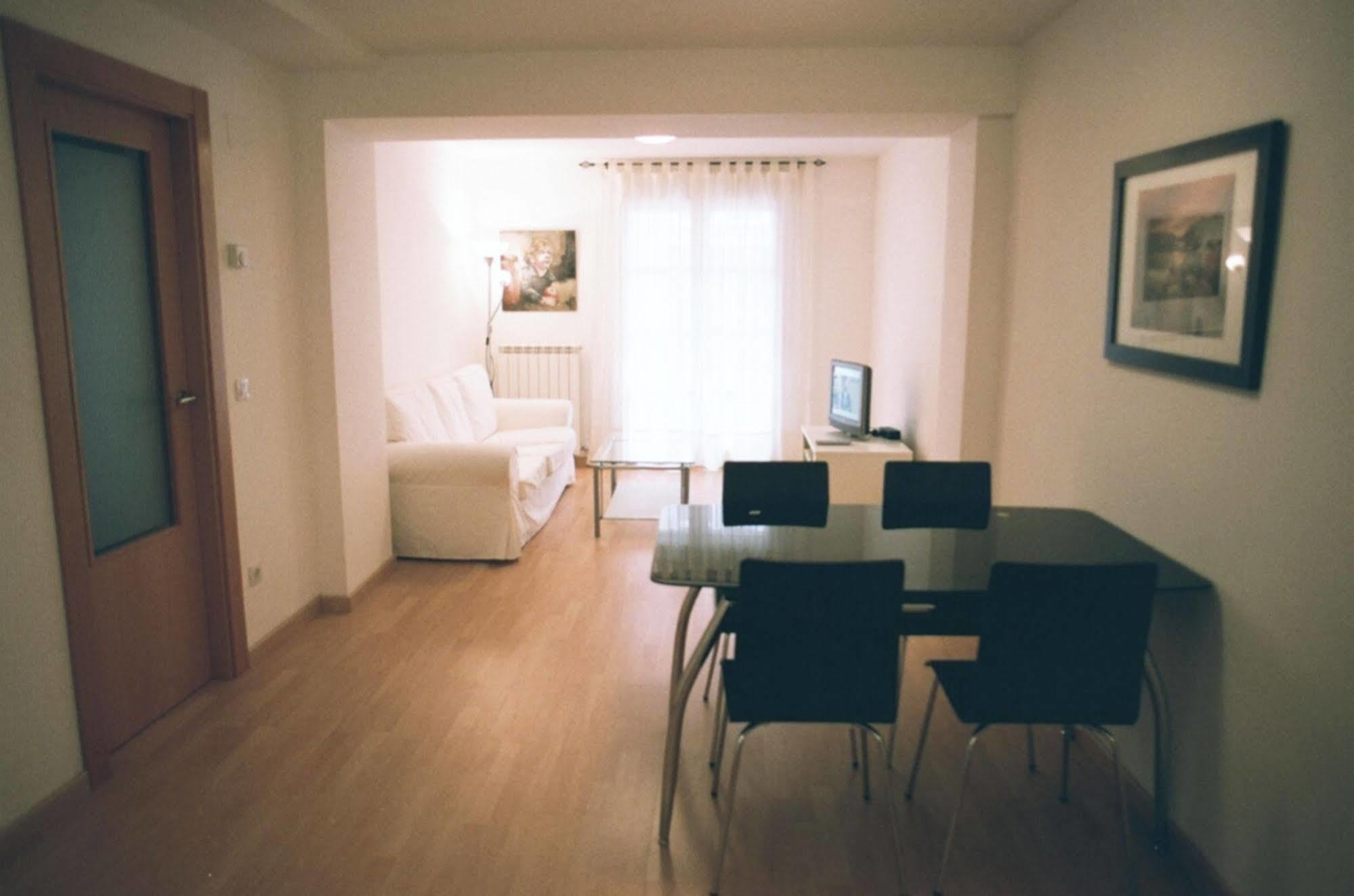 Apartamentos Auhabitat Zaragoza, edificio de apartamentos turísticos con facilidad de parking Saragoça Exterior foto