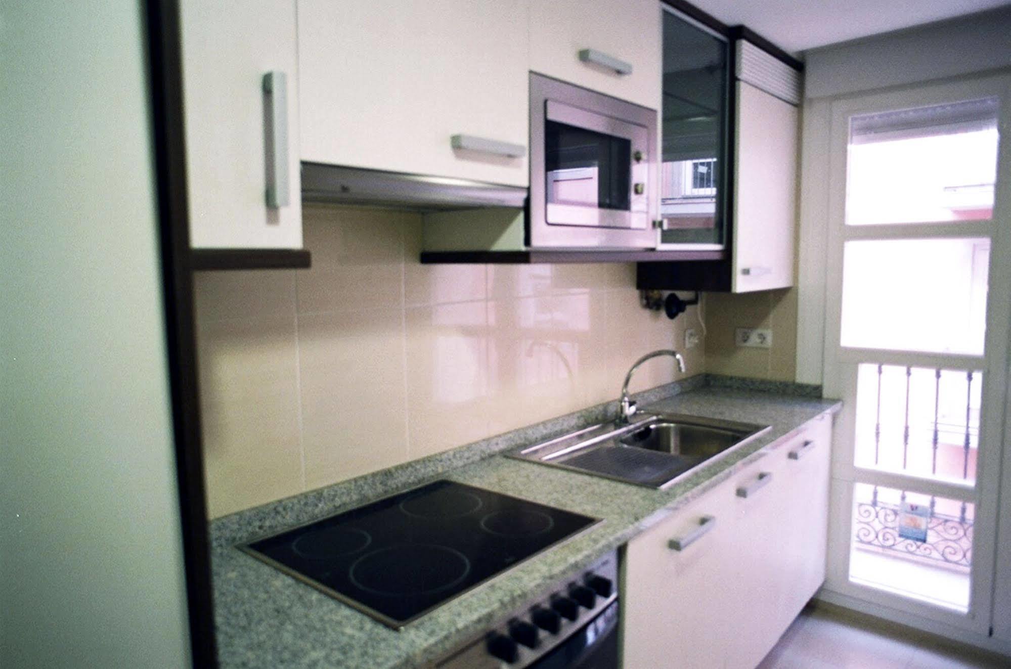Apartamentos Auhabitat Zaragoza, edificio de apartamentos turísticos con facilidad de parking Saragoça Exterior foto