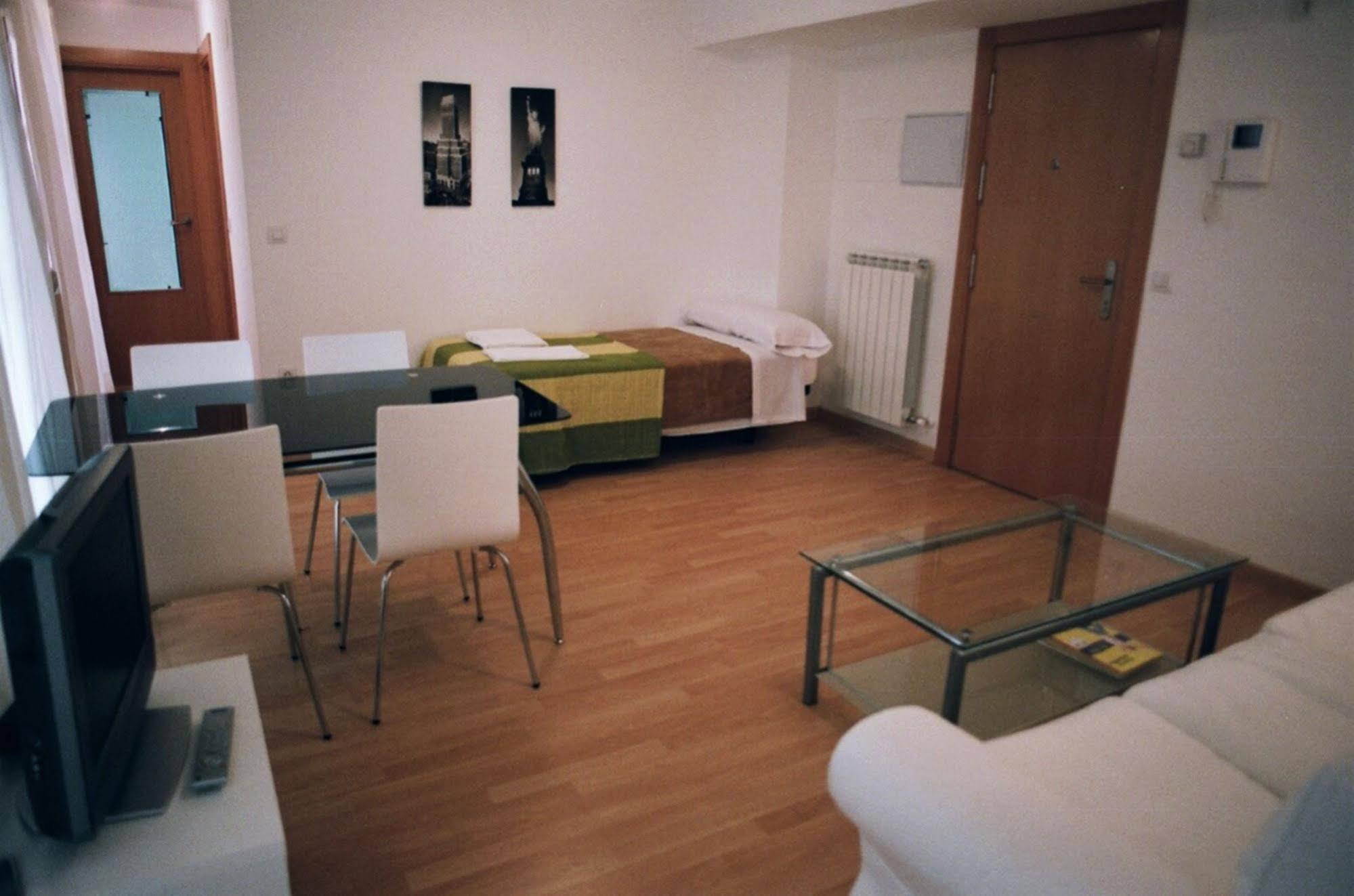 Apartamentos Auhabitat Zaragoza, edificio de apartamentos turísticos con facilidad de parking Saragoça Exterior foto