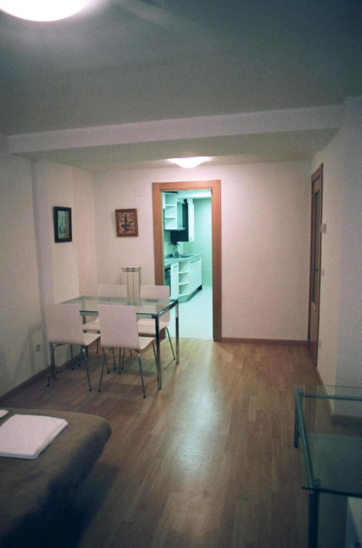 Apartamentos Auhabitat Zaragoza, edificio de apartamentos turísticos con facilidad de parking Saragoça Exterior foto
